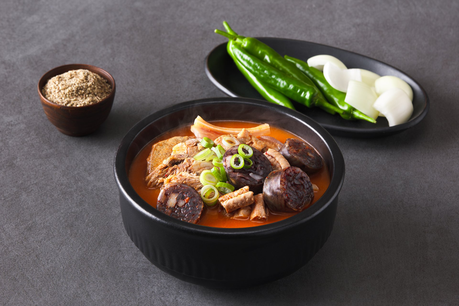 얼큰순대국 — 진한 국물에 칼칼한 맛을 더한 개운한 순대국